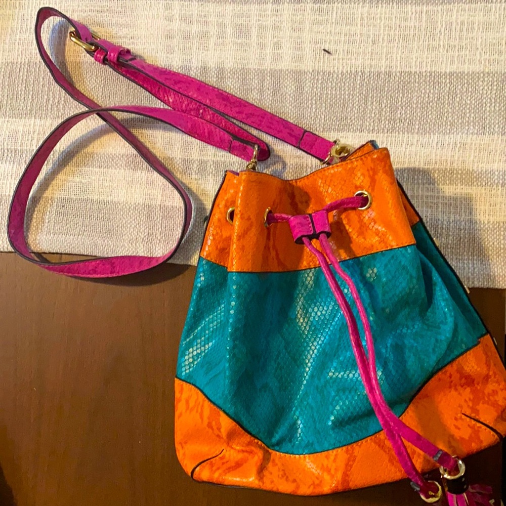 Multicolor cross body